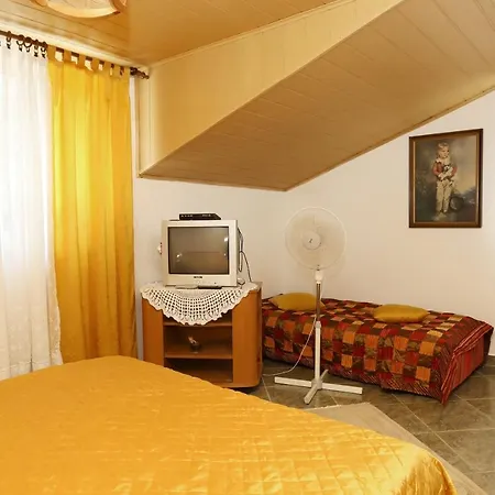 4442a Apartment Lumbarda